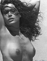 Attractive Carre Otis Shows Her Nice Hairy Pussy
