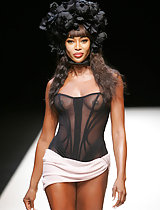 Naomi Campbell's juicy nipples under a see-through outfit at the runway