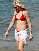 Gwen Stefani in Bikini